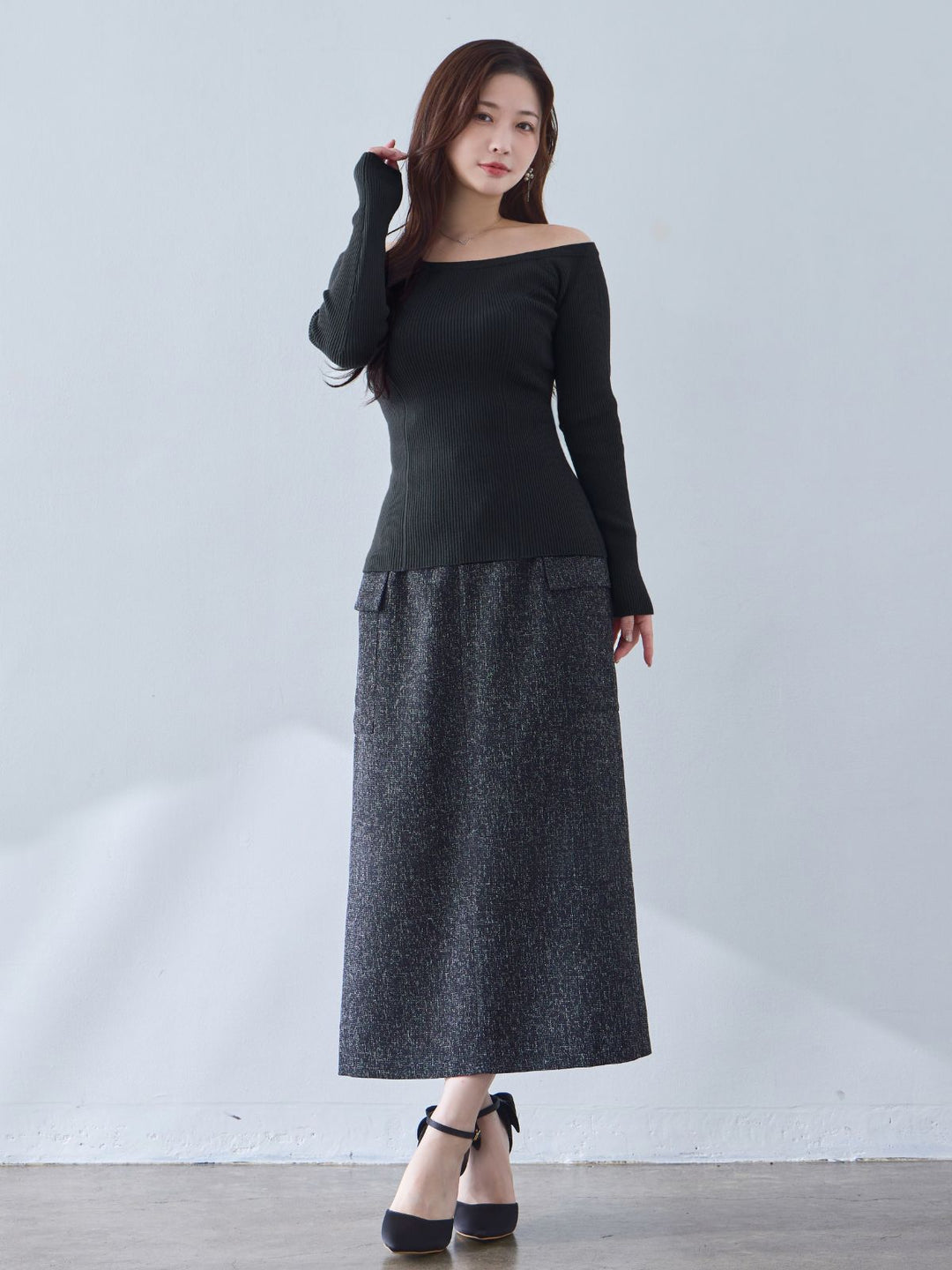 半透明ブラ紐付き オフショルパネルニット：チャコール│胸が大きな