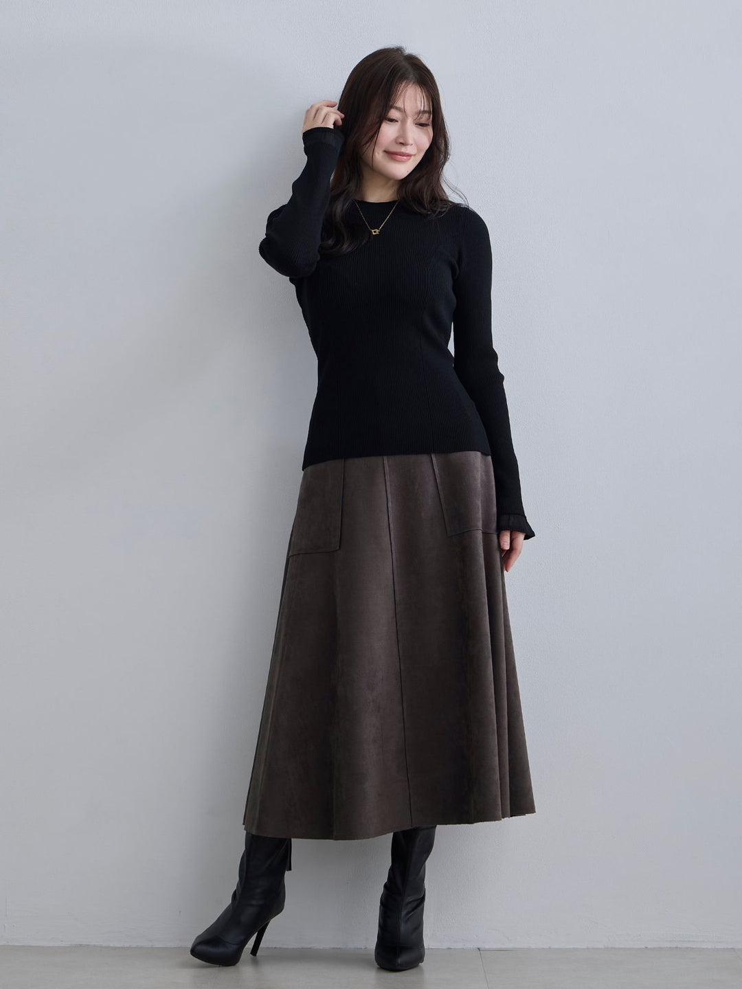 袖口シアーパネルニット：ブラック│胸が大きな女性のための