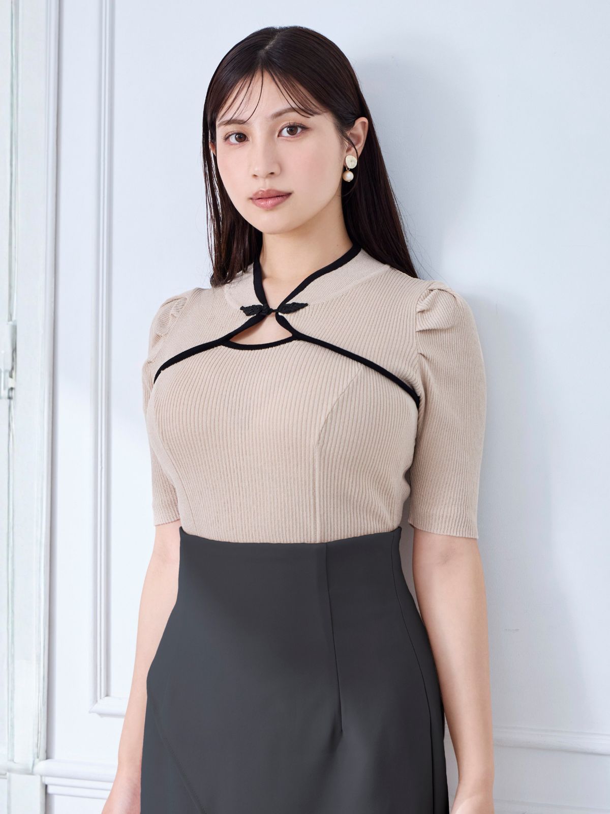 【美品】overE サマーチャイナパネルニット 半袖　ホワイト U65 サマーチャイナケープパネルニット：ベージュバイカラー│胸が大きな