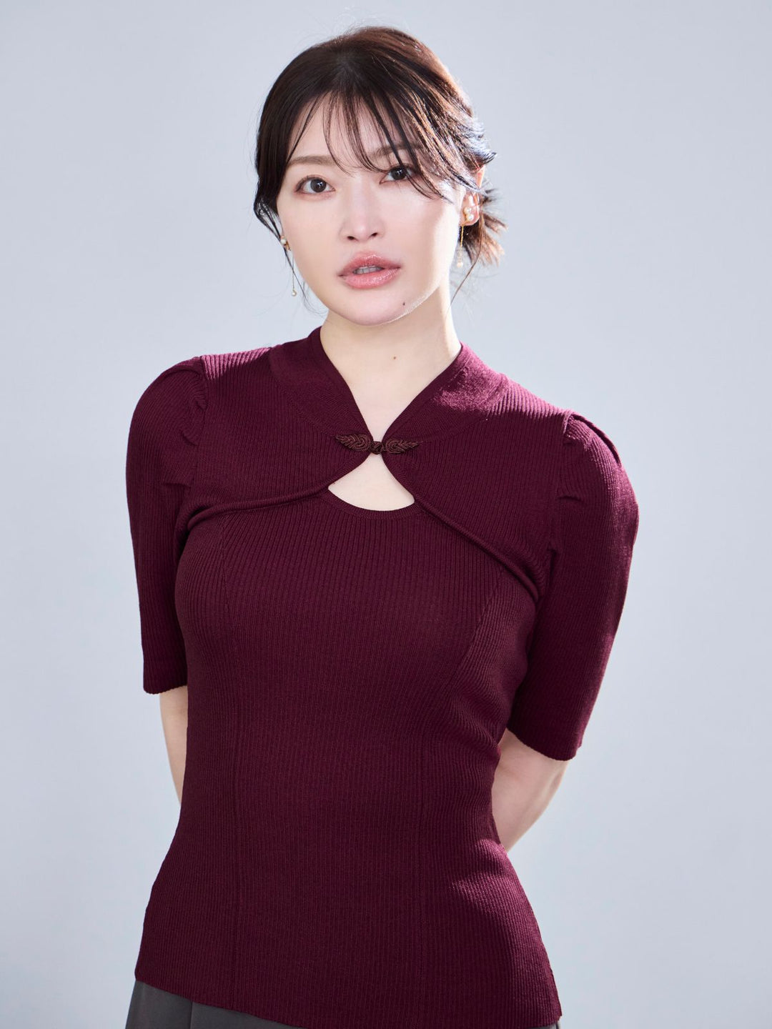 サマーチャイナケープパネルニット：ボルドー│胸が大きな女性のための
