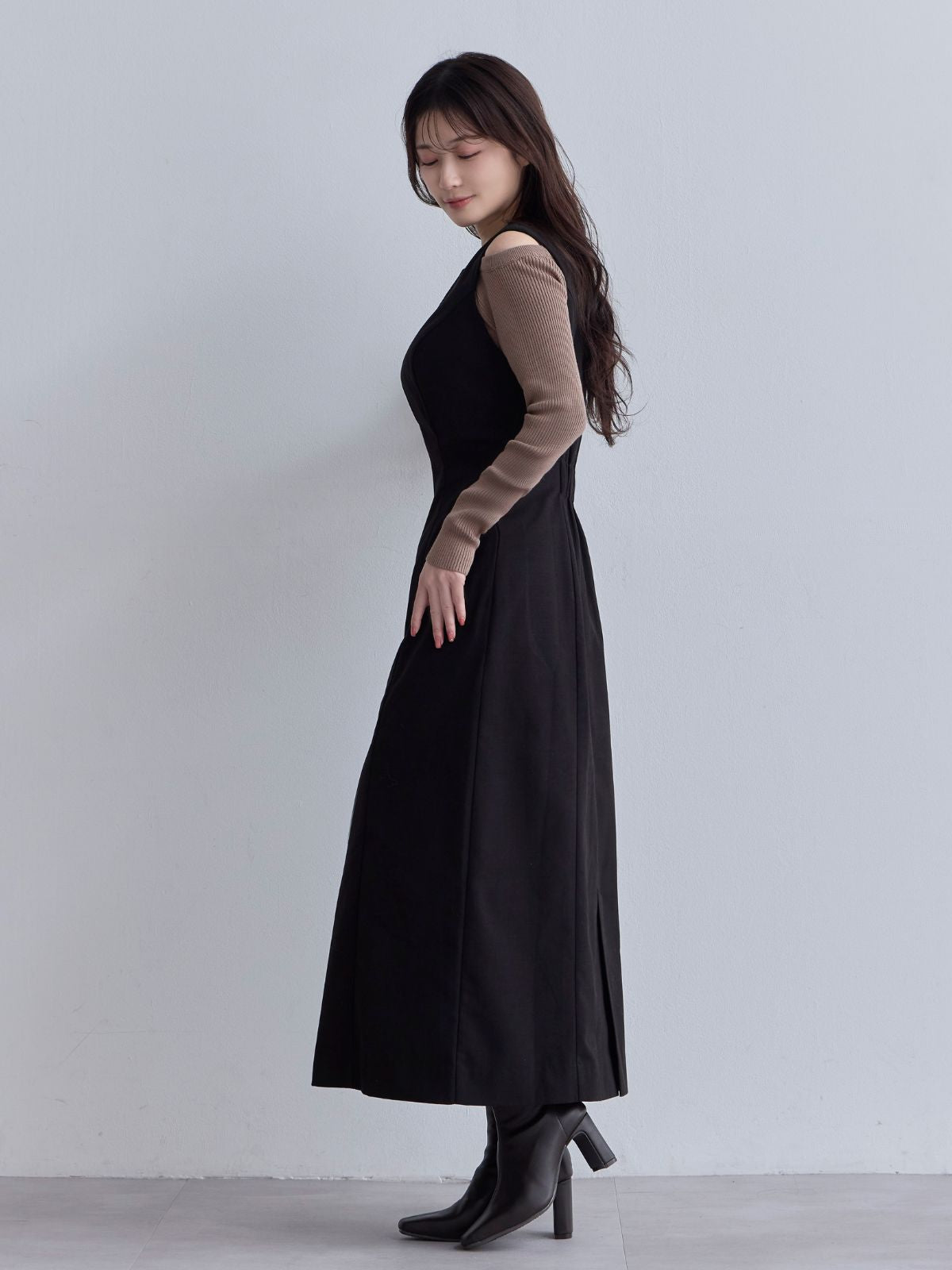 [11/6 22:00再販 期間限定 500円OFF]キーネックジャンパースカート：ブラック[102サイズ対応/Sサイズ対応]