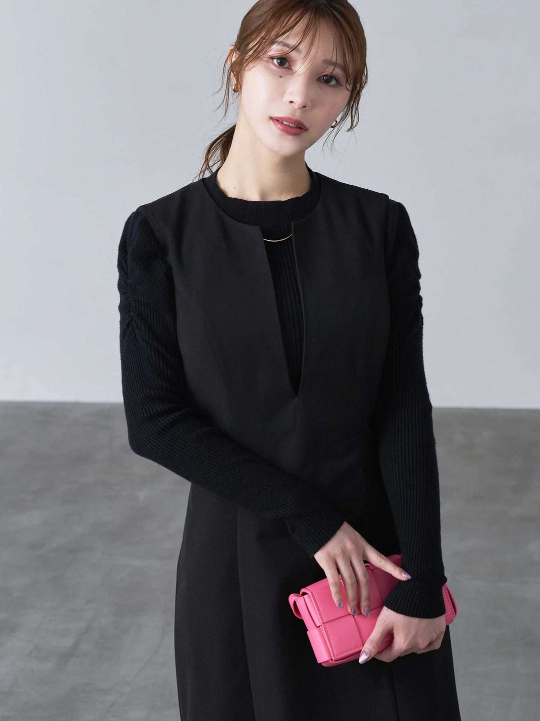 キーネックジャンパースカート：ブラック│胸が大きな女性のための