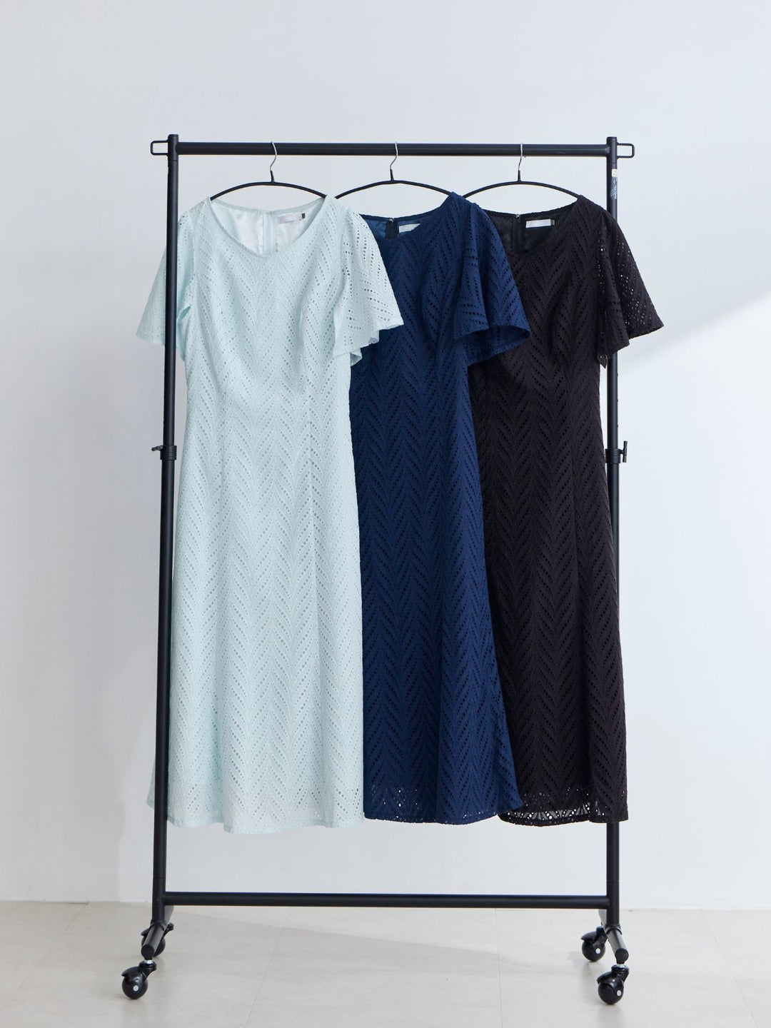 コットンレースワンピース 25SS：ネイビー│胸が大きな女性のための
