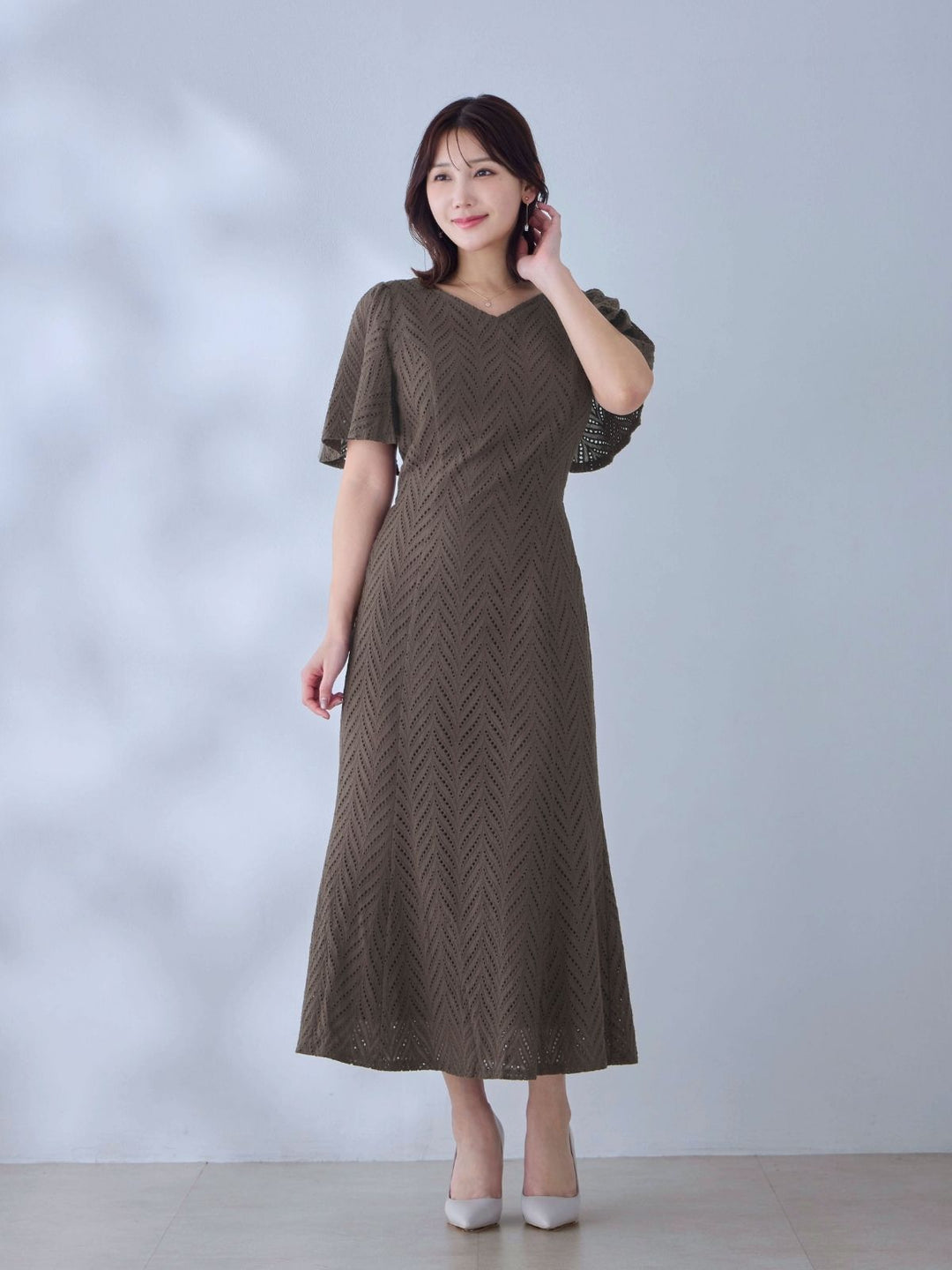 【新品・未使用】overE コットンレースワンピース 25SS ネイビー U65 コットンレースワンピース：ブラウン│胸が大きな女性のための