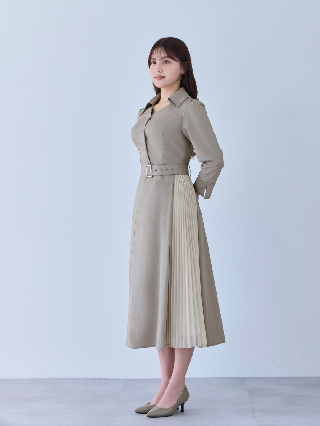 シャツプリーツワンピース 25SS:モカ│胸が大きな女性のための シャツプリーツワンピース 25SS:モカ│胸が大きな女性のための