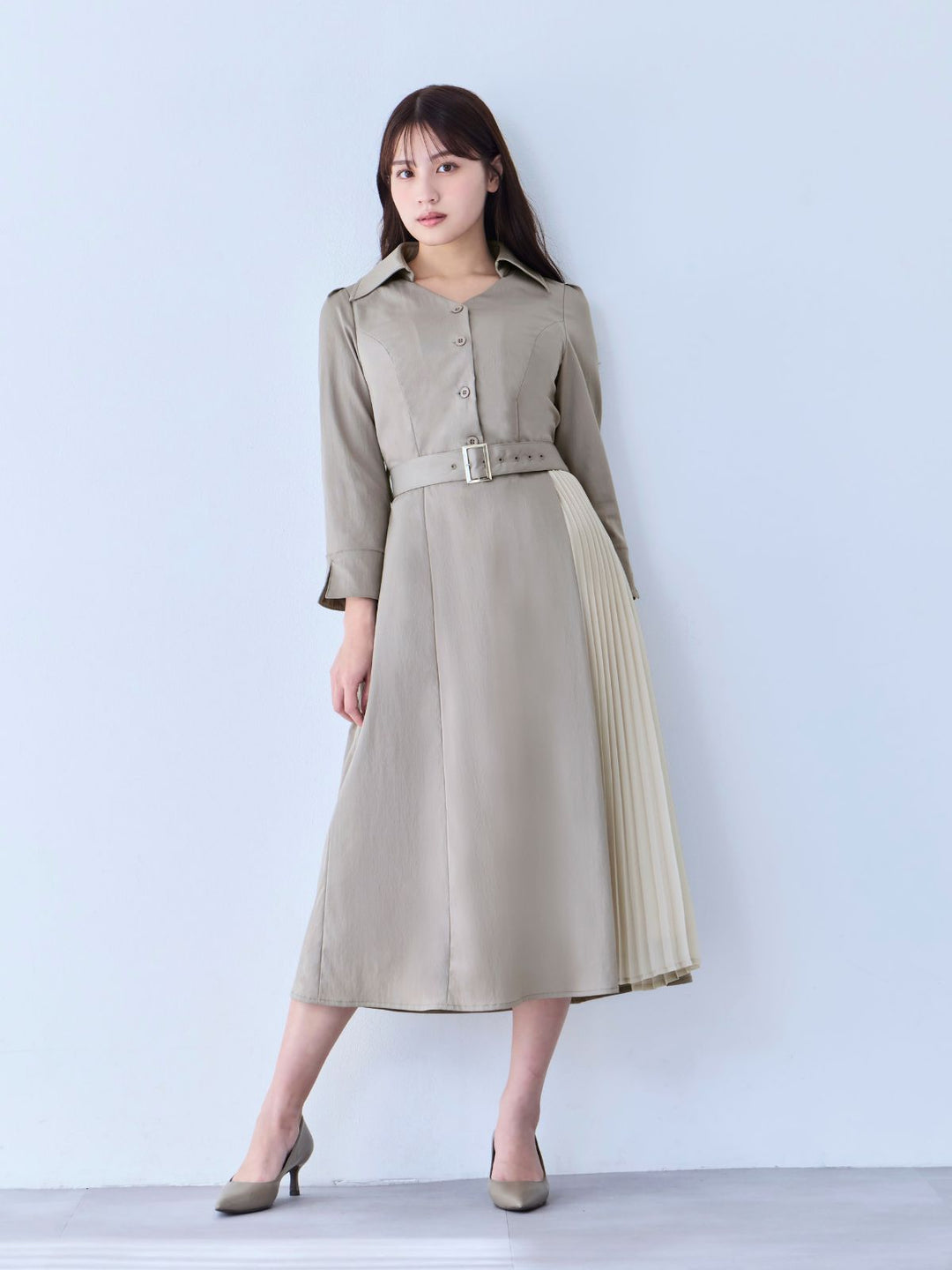 overE シャツプリーツワンピース シャツプリーツワンピース 25SS：モカ│胸が大きな女性のための