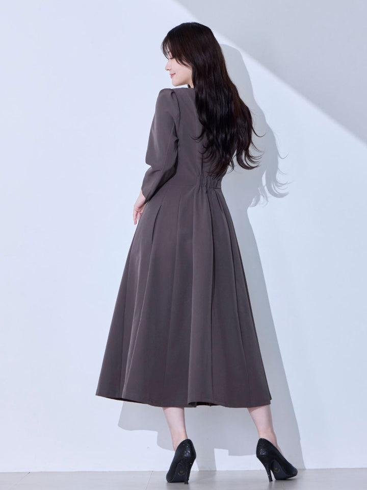 7分袖スクエアネックフレアワンピース：チャコール│胸が大きな女性の