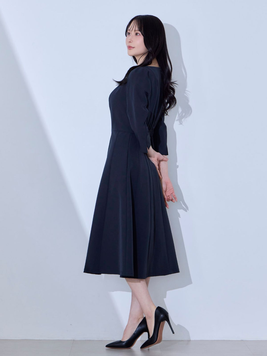 7分袖スクエアネックフレアワンピース：ネイビー│胸が大きな女性の