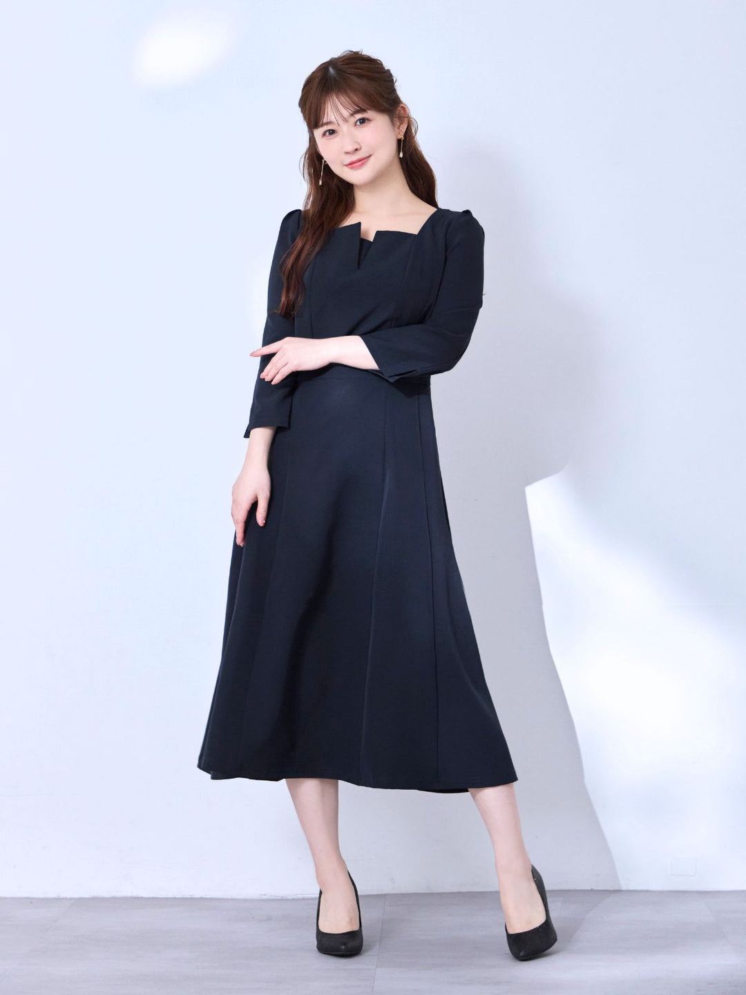 7分袖スクエアネックフレアワンピース：ネイビー│胸が大きな女性の
