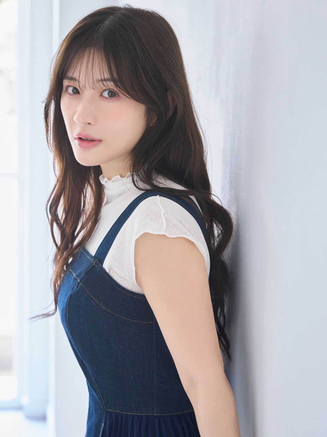 肩紐外せるサイドプリーツデニムジャンパースカート 25SS：インディゴ
