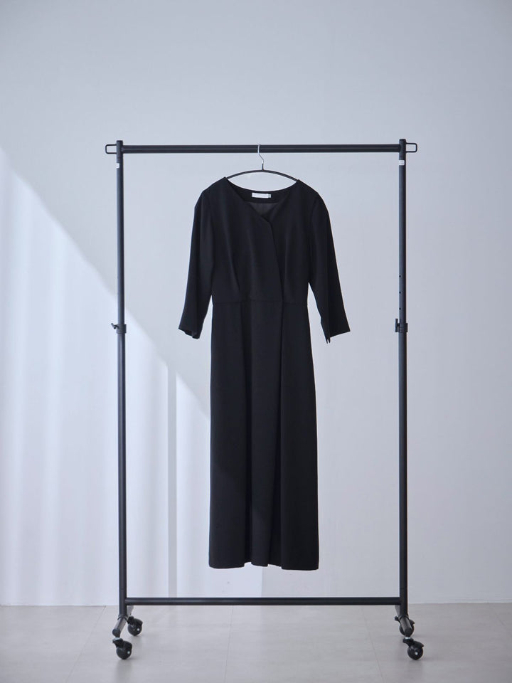 フロントオープンブラックフォーマルワンピース：ブラック│胸が