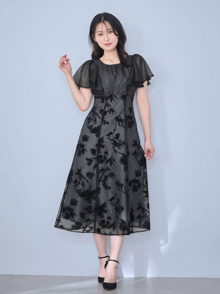 overE フラワーフロッキーオケージョンドレス　90サイズ フラワーフロッキーオケージョンドレス：チャコール│胸が大きな女性の