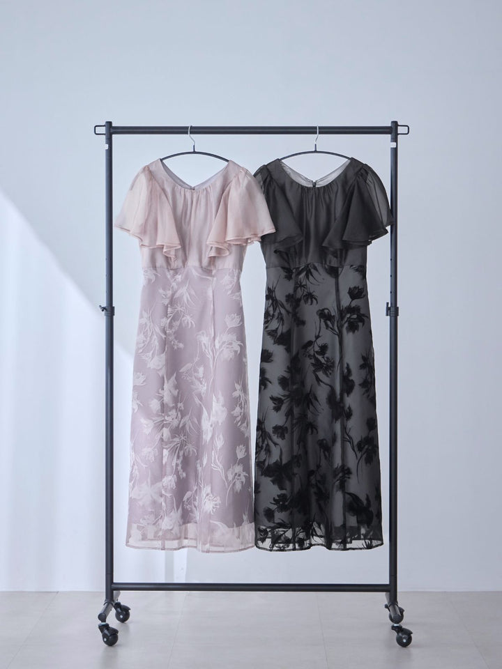 フラワーフロッキーオケージョンドレス：チャコール│胸が大きな女性の