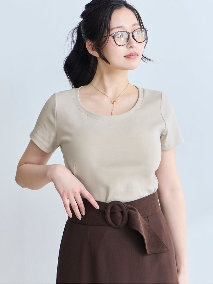 ベーシックラウンドネックTシャツ 26SS：ベージュ│胸が大きな女性の