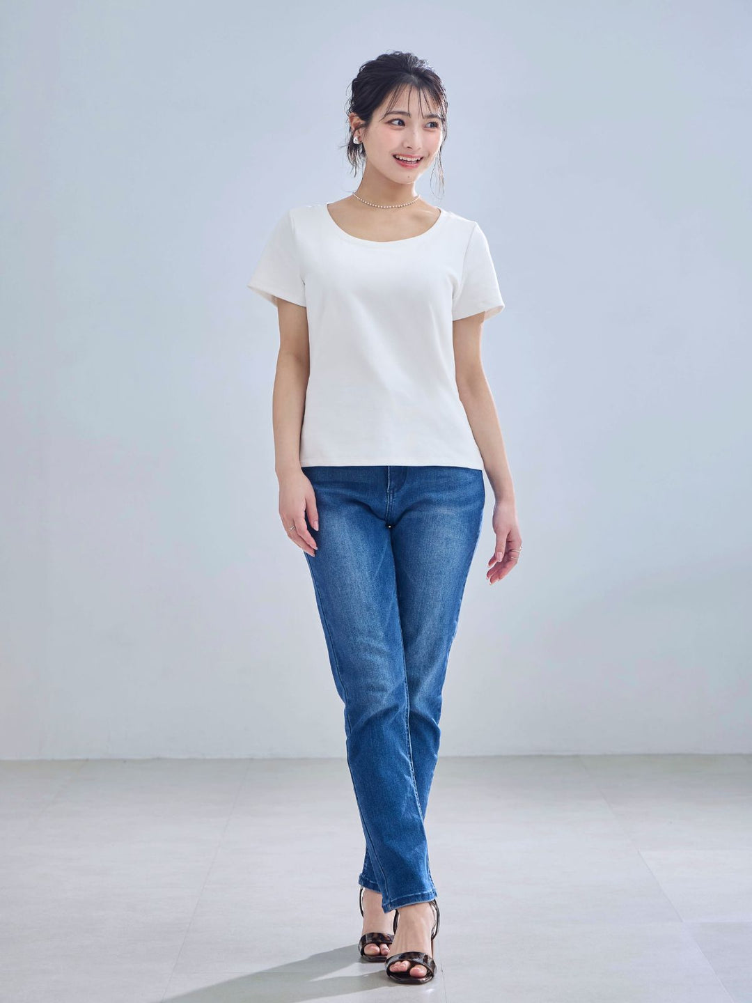ベーシックラウンドネックTシャツ 26SS：ホワイト│胸が大きな女性の