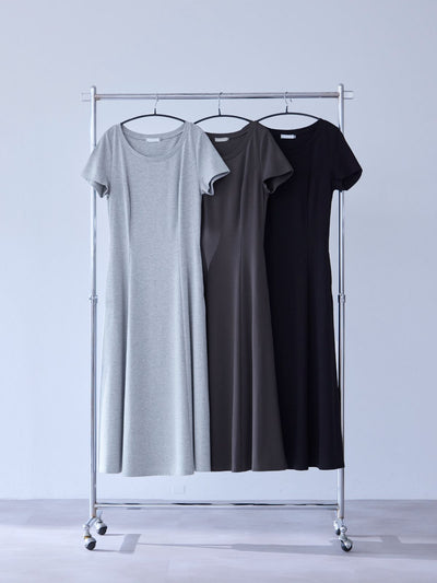 自然にくびれるコットンTシャツフレアワンピース：メランジグレー[102サイズ対応/入荷次第発送]