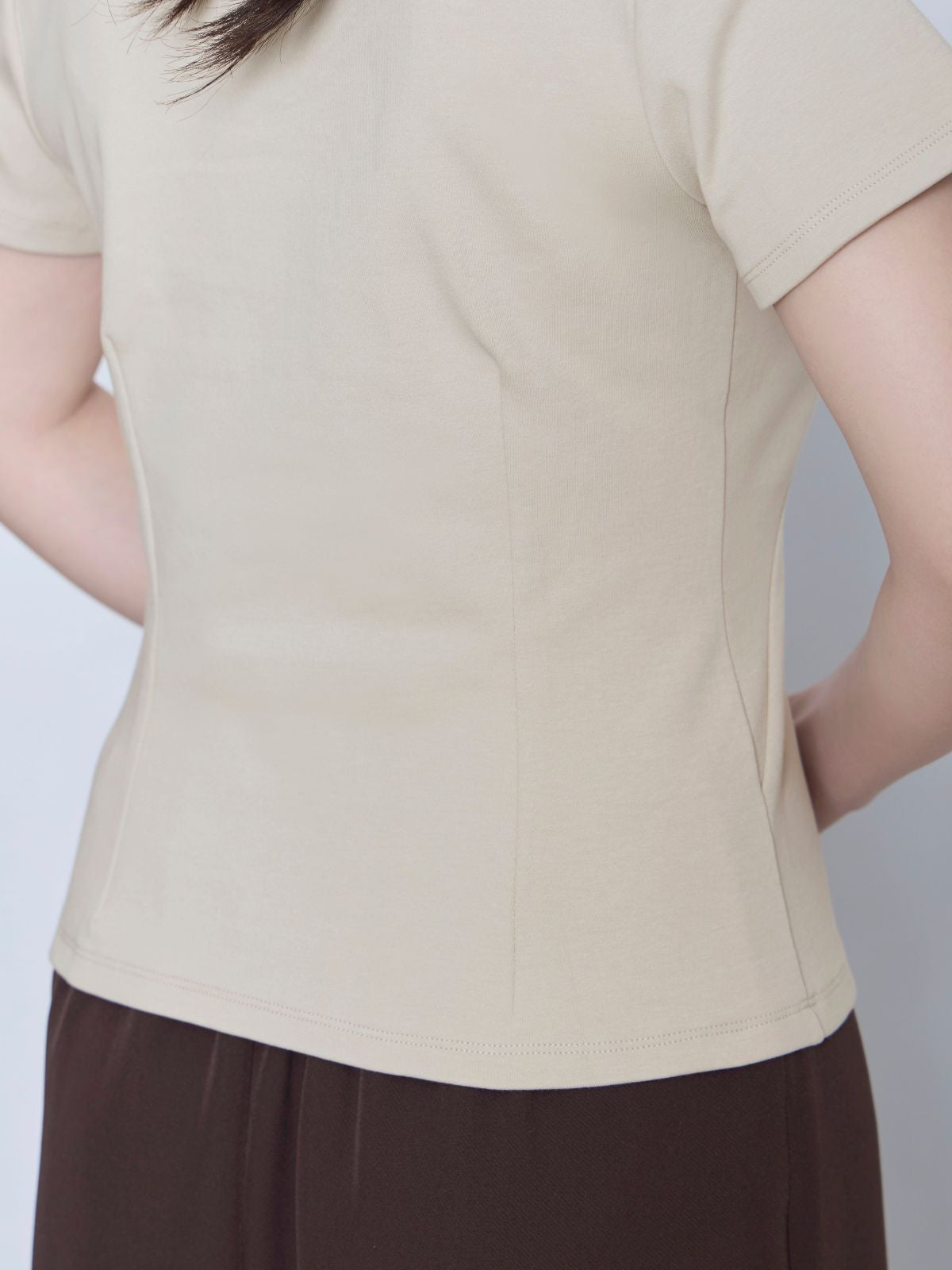 ベーシックラウンドネックTシャツ 26SS：ホワイト│胸が大きな女性の