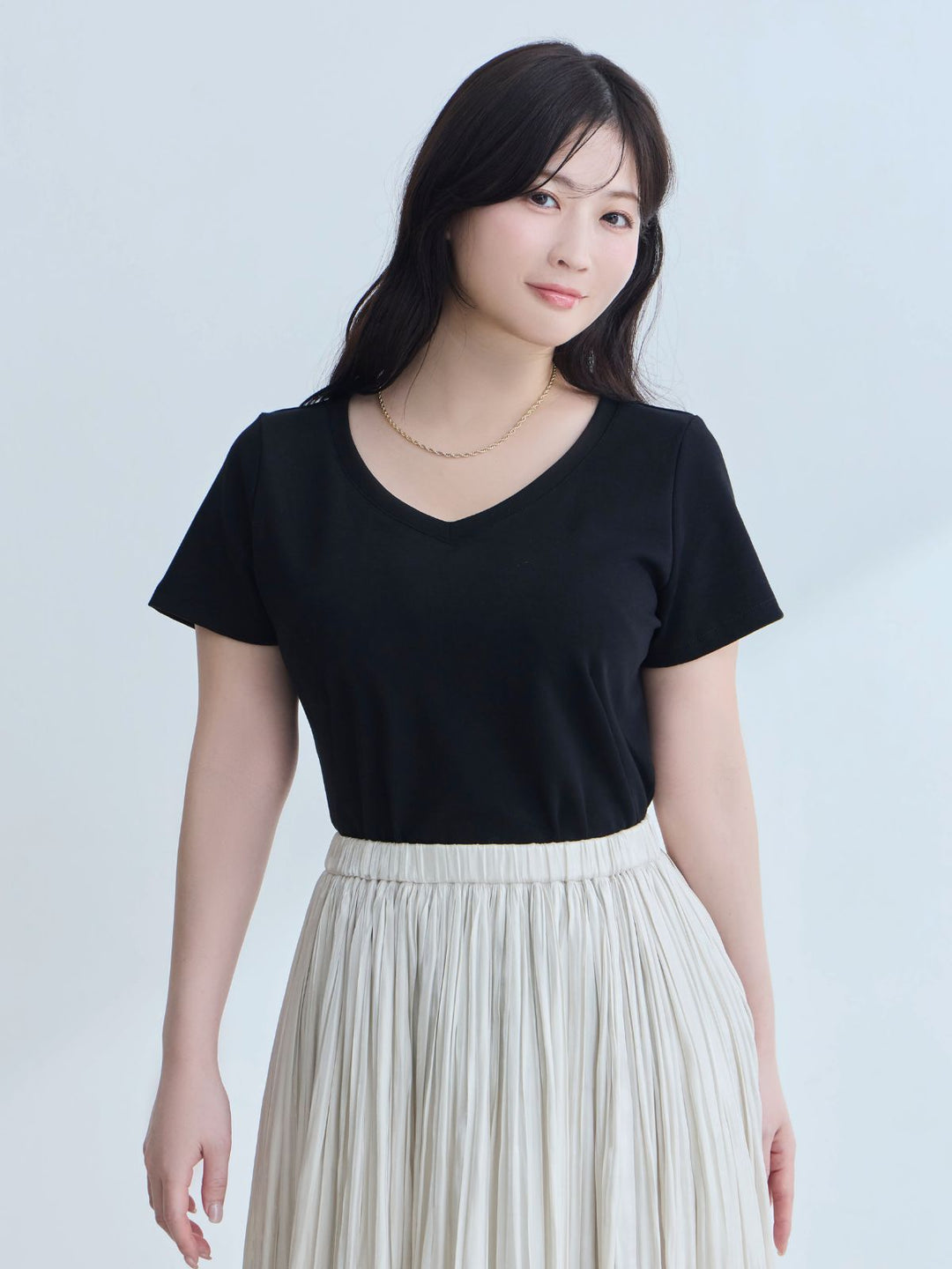 ベーシックVネックTシャツ 26SS：ブラック│胸が大きな女性のための