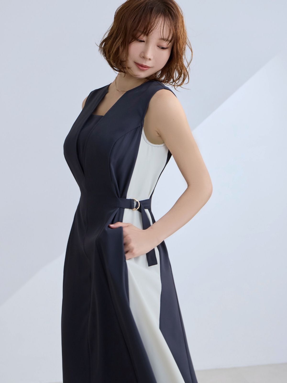 リニースタイルバイカラーワンピース：チャコール│胸が大きな女性の