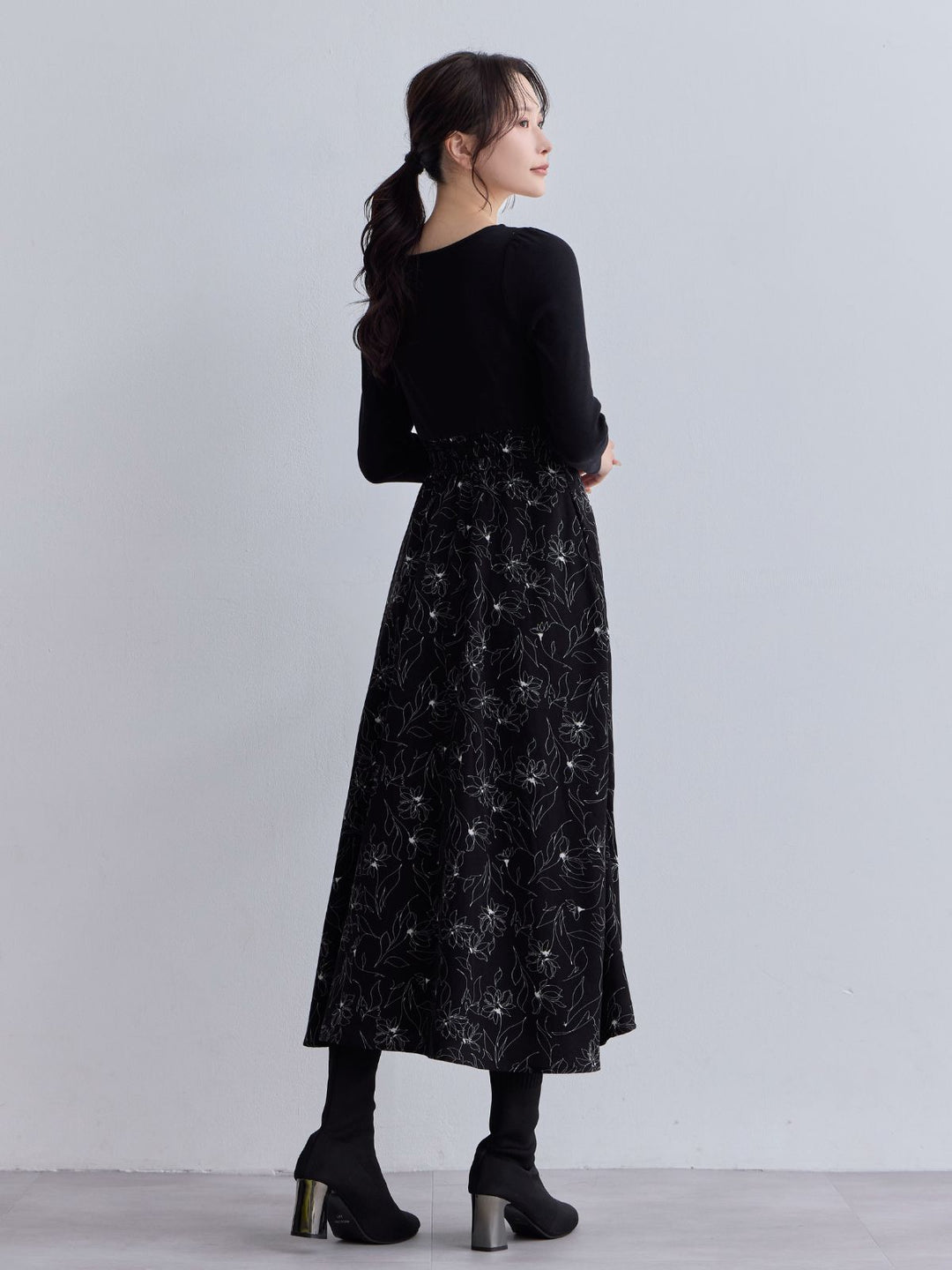 フラワードッキングワンピース 25AW：ブラック│胸が大きな女性のため