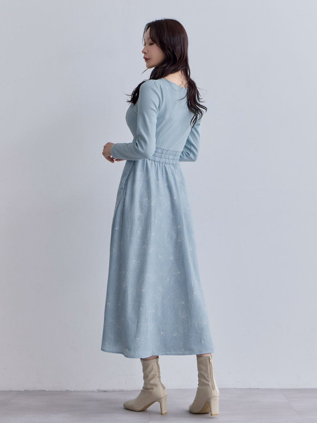フラワードッキングワンピース 25AW：ペールブルー│胸が大きな女性の