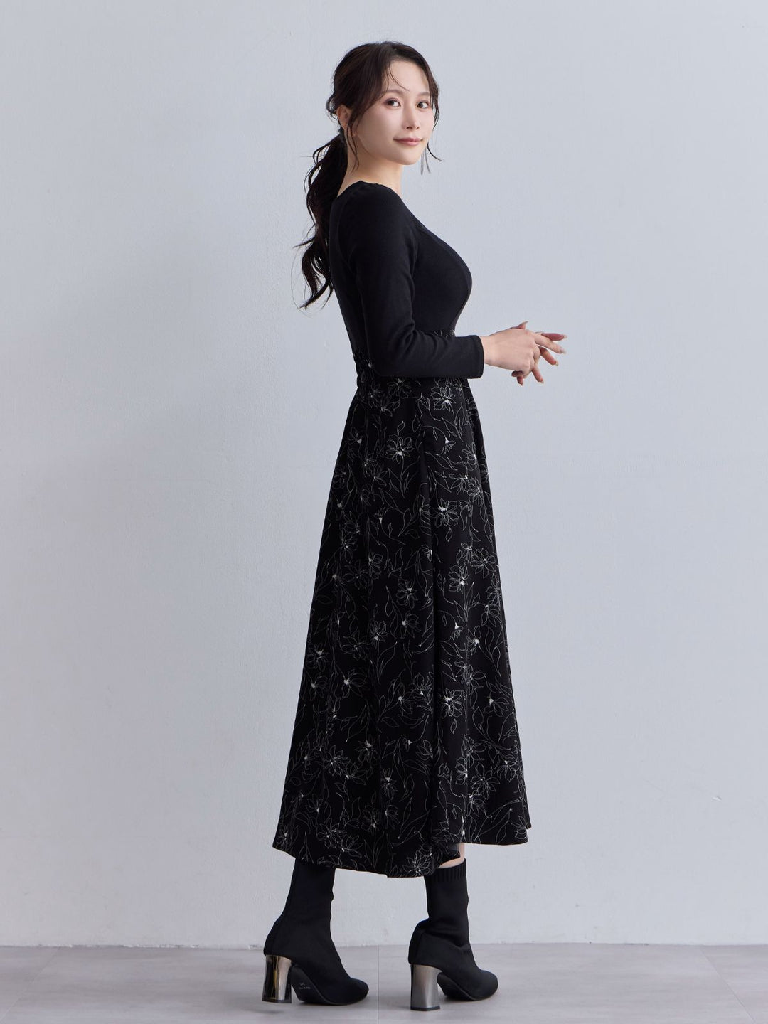 フラワードッキングワンピース 25AW：ブラック│胸が大きな女性のため