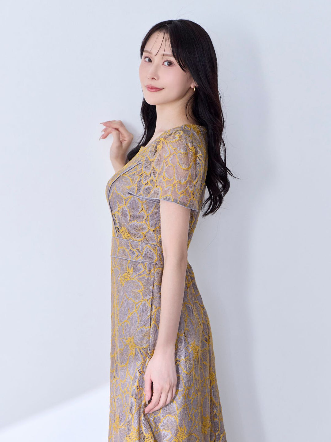 レースパイピングワンピース 25AW：イエロー│胸が大きな女性のための