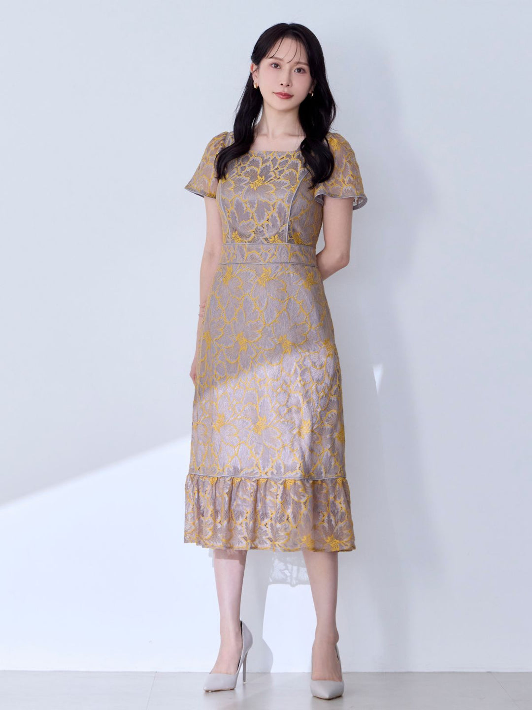 レースパイピングワンピース 25AW：イエロー│胸が大きな女性のための