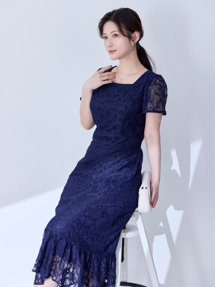 レースパイピングワンピース 25AW：ネイビー│胸が大きな女性のための