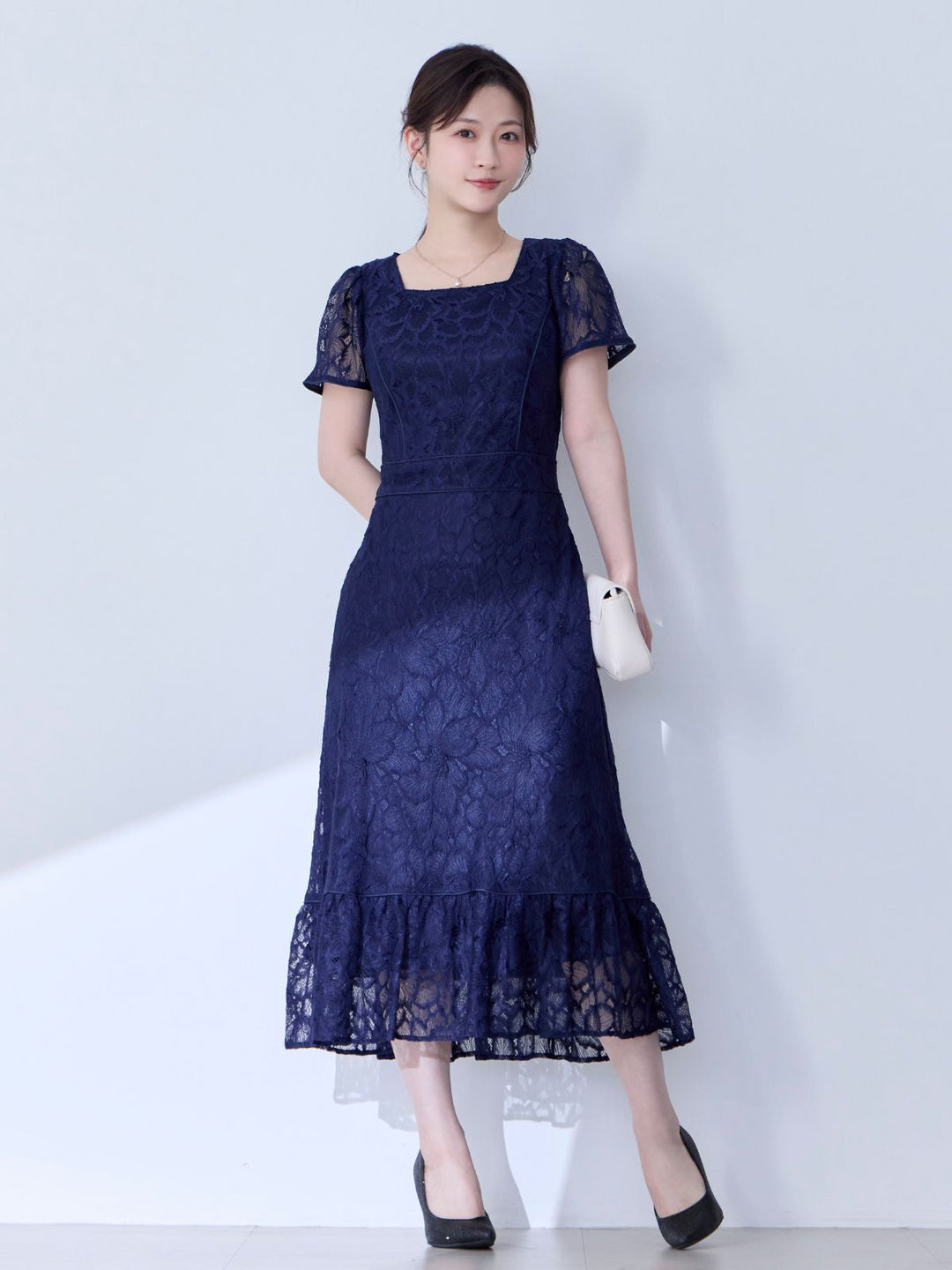 レースパイピングワンピース 25AW：ネイビー│胸が大きな女性のための