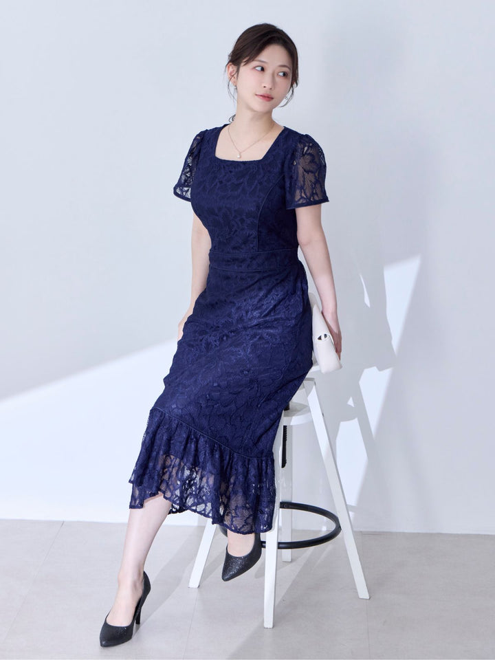 レースパイピングワンピース 25AW：ネイビー│胸が大きな女性のための