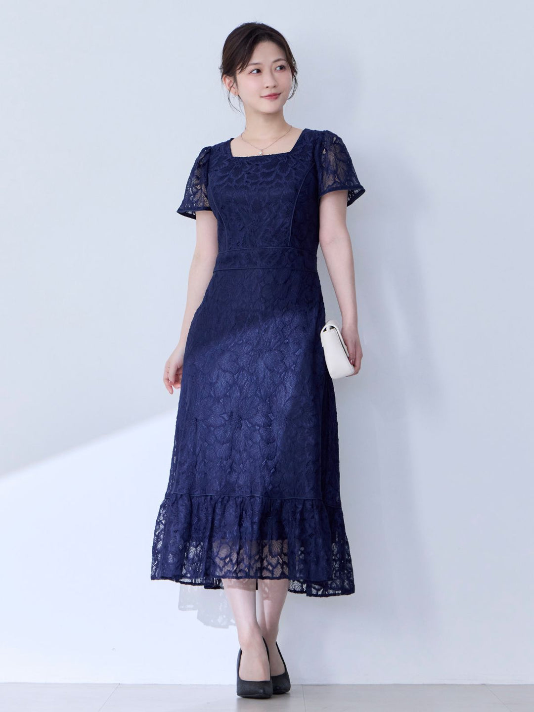 レースパイピングワンピース 25AW：ネイビー│胸が大きな女性のための