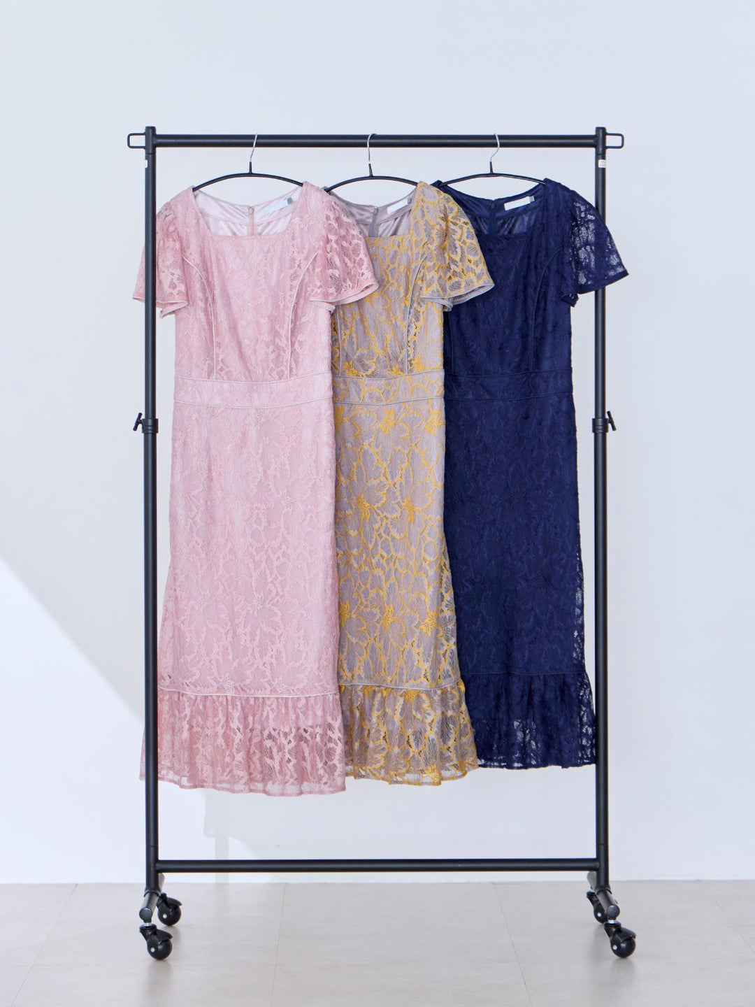 レースパイピングワンピース 25AW:ピンク│胸が大きな女性のための レースパイピングワンピース 25AW:ピンク│胸が大きな女性のための