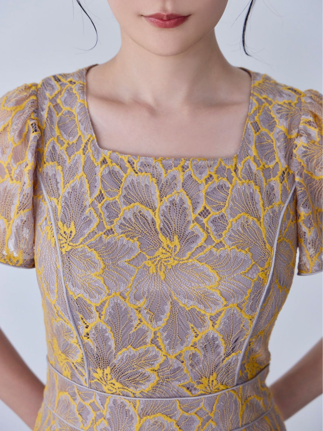 レースパイピングワンピース 25AW：ピンク│胸が大きな女性のための