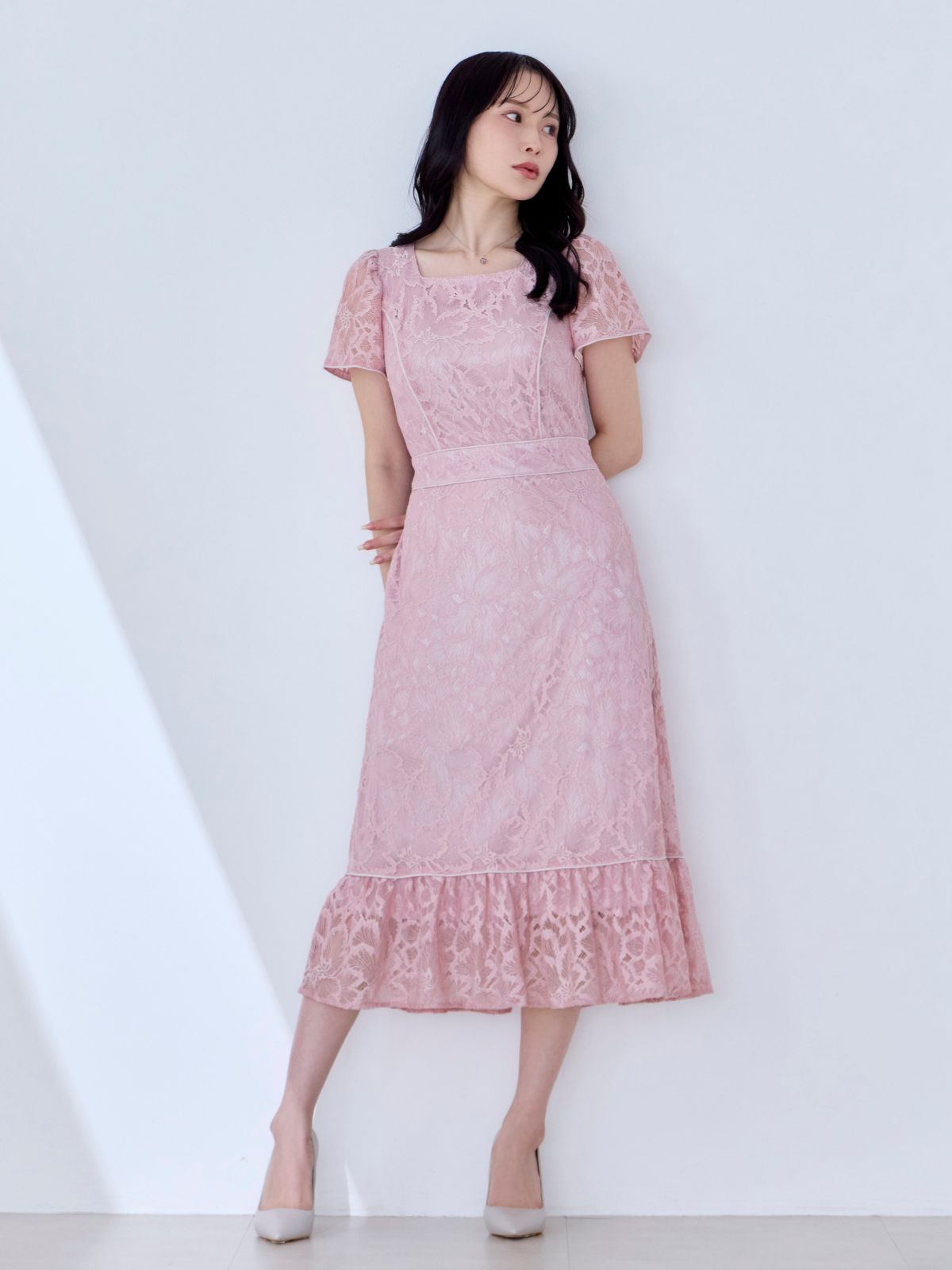 [9/11 22:00発売 期間限定 500円OFF]レースパイピングワンピース 25AW：ピンク[102サイズ対応]