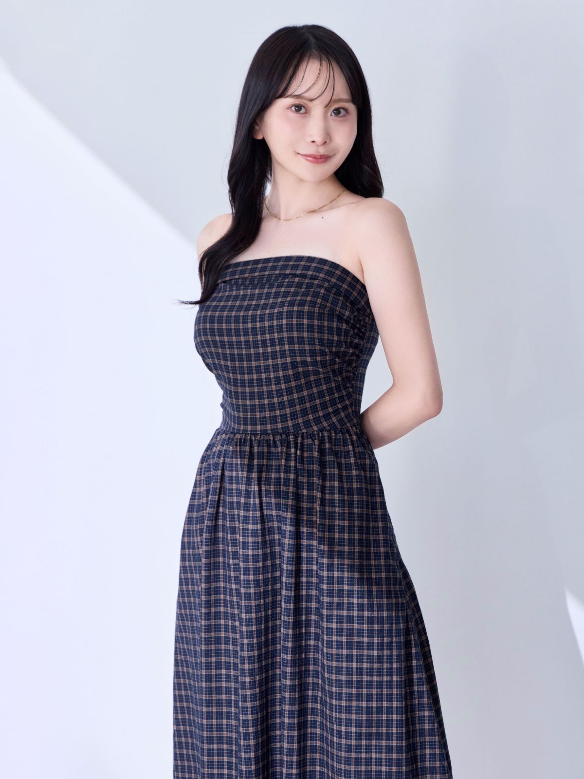 [8/28 22:00発売 期間限定 500円OFF]肩紐外せるチェックフレアワンピース：ネイビー[102サイズ対応/入荷次第発送]