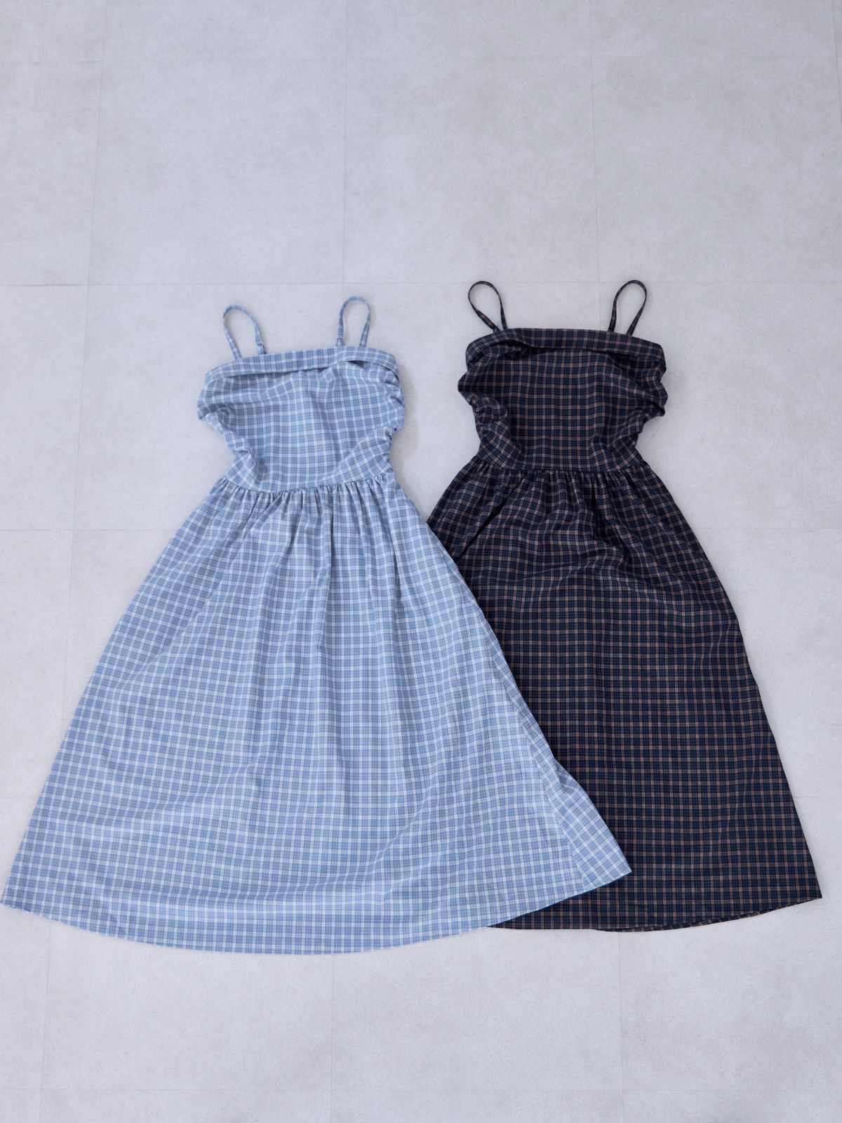 [8/28 22:00発売 期間限定 500円OFF]肩紐外せるチェックフレアワンピース：スモーキーブルー[102サイズ対応/入荷次第発送]