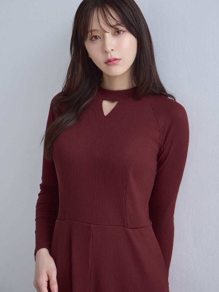 キーネックリブカットワンピース：ボルドー│胸が大きな女性のための