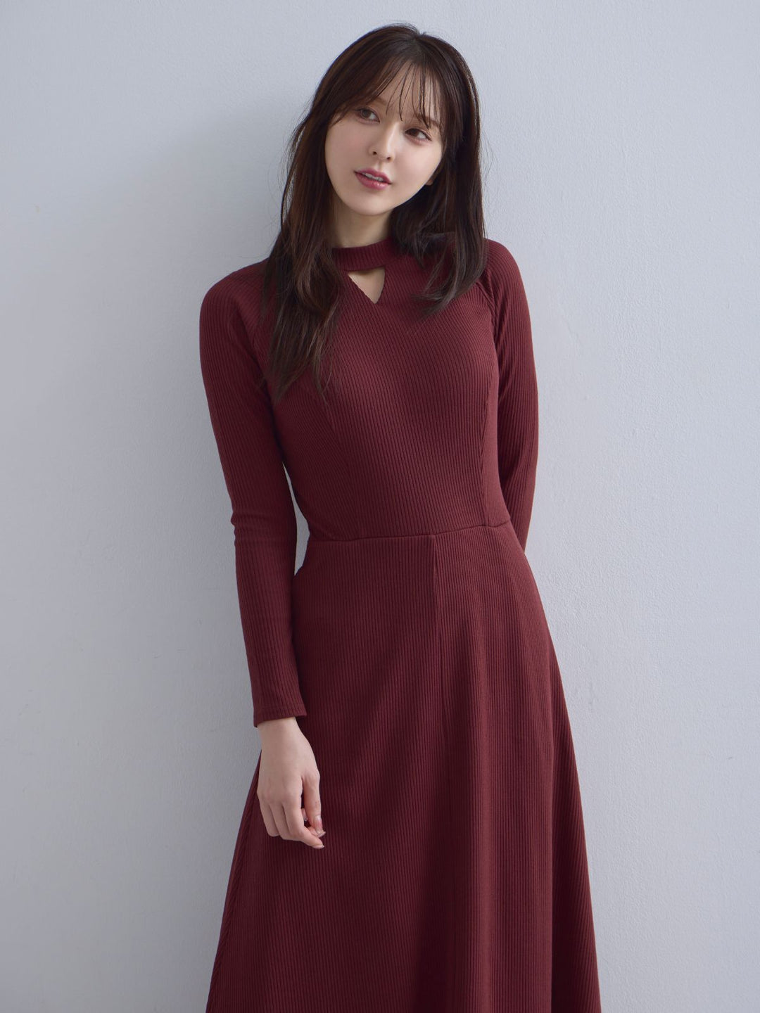 キーネックリブカットワンピース：ボルドー│胸が大きな女性のための