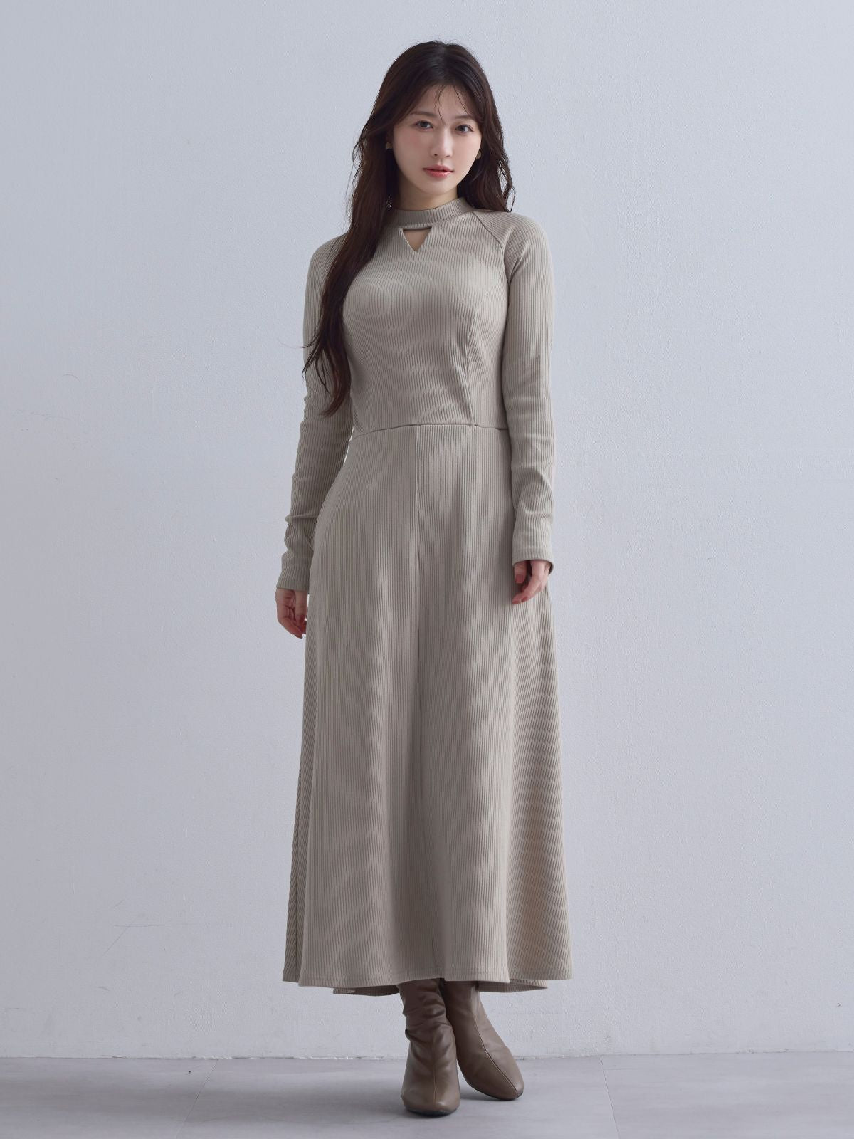 [10/23 22:00発売 期間限定 300円OFF]キーネックリブカットワンピース：サンドベージュ[102サイズ対応]