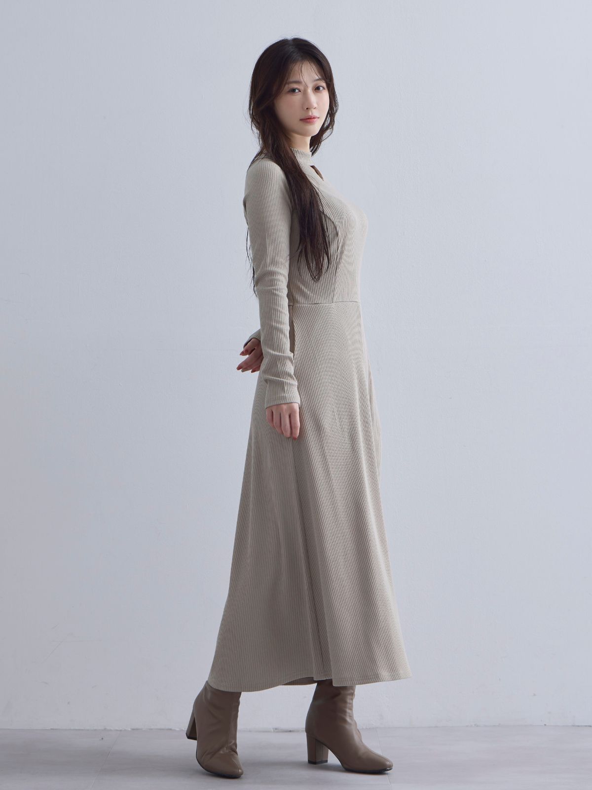 [10/23 22:00発売 期間限定 300円OFF]キーネックリブカットワンピース：サンドベージュ[102サイズ対応]