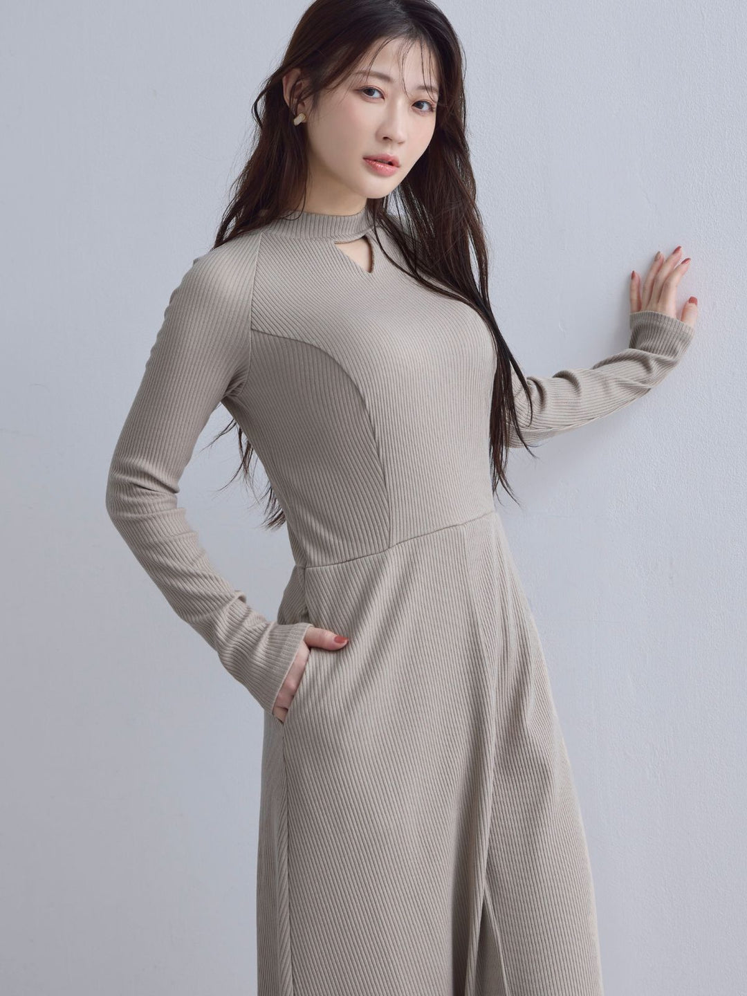 over E キーネックリブカットワンピースサンドベージュ 新同品 over E キーネックリブカットワンピースサンドベージュ 新同品