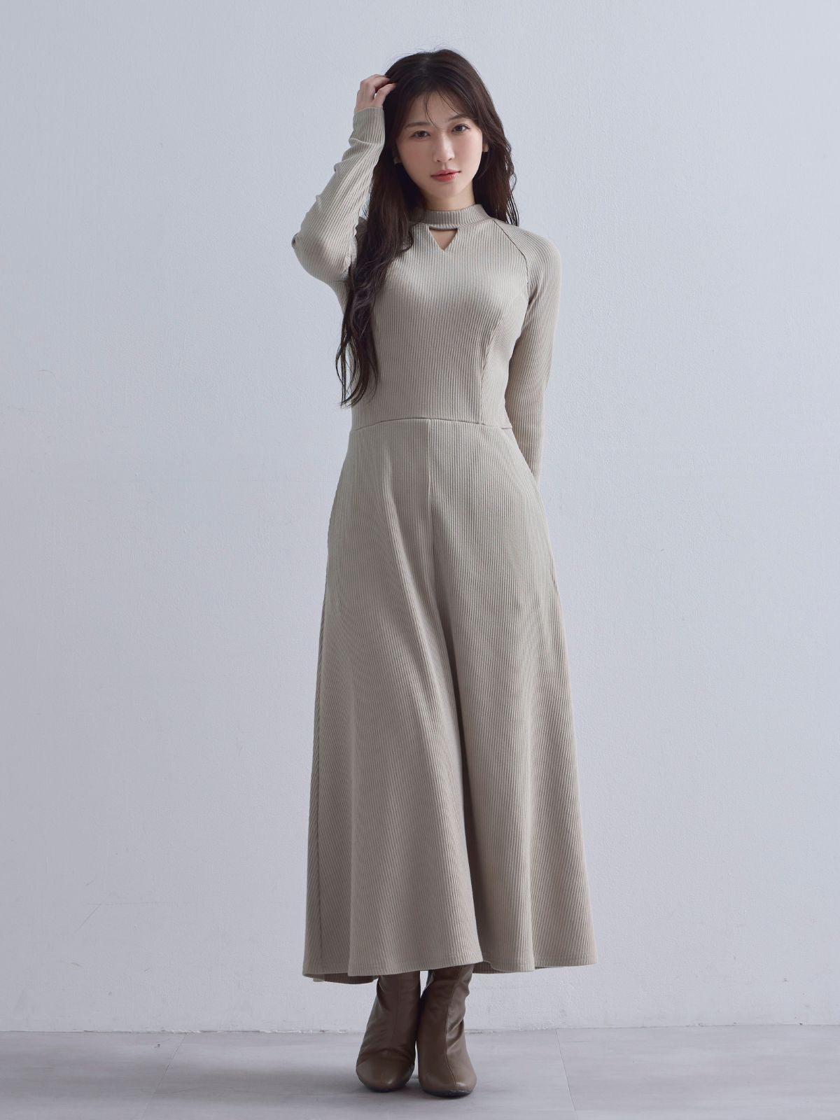 [10/23 22:00発売 期間限定 300円OFF]キーネックリブカットワンピース：サンドベージュ[102サイズ対応]