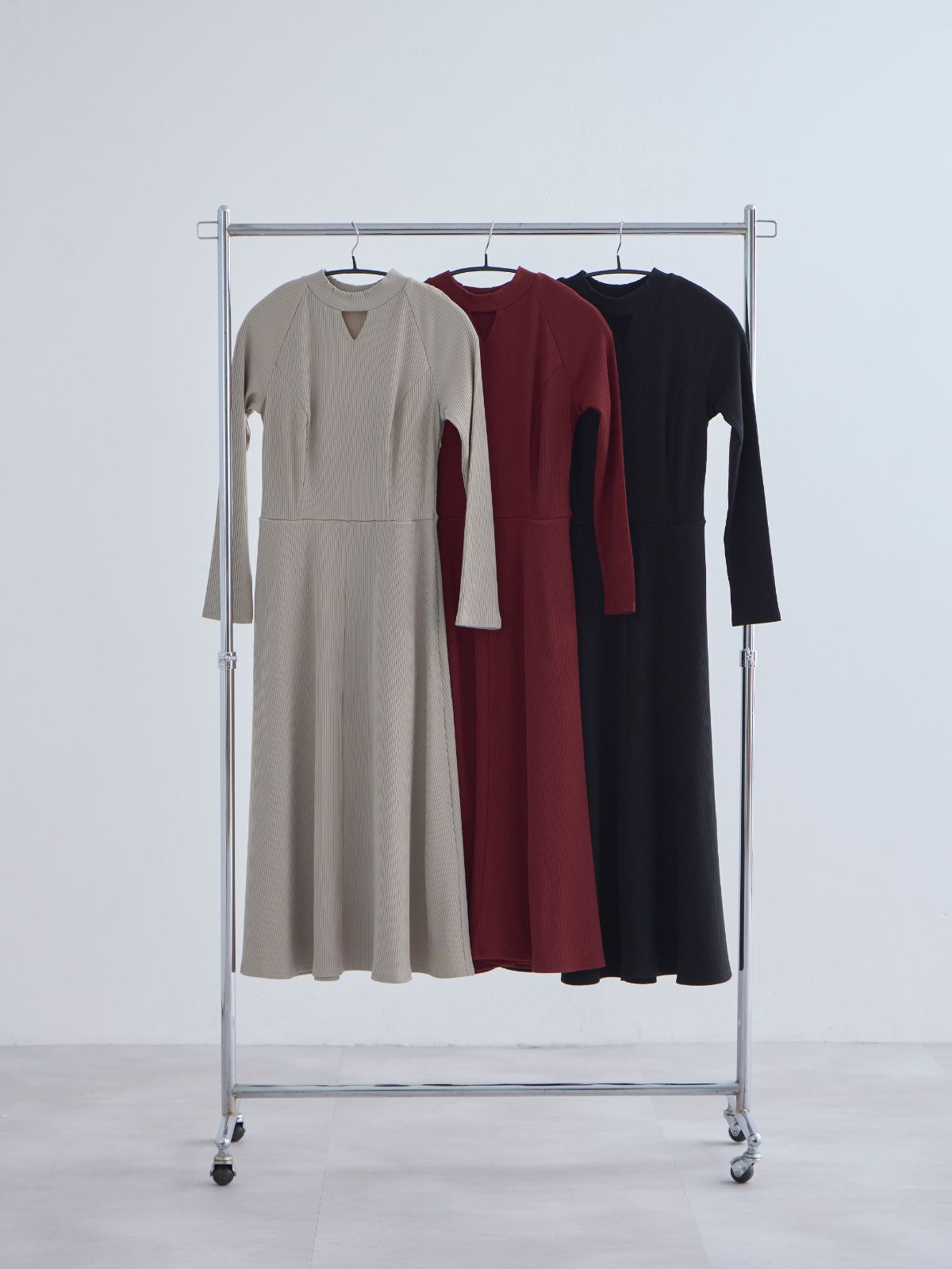 [10/23 22:00発売 期間限定 300円OFF]キーネックリブカットワンピース：ブラック[102サイズ対応]
