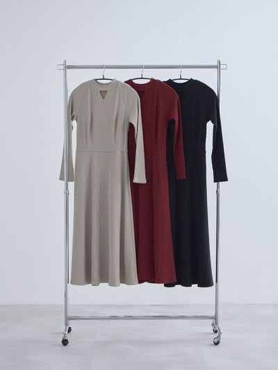 [10/23 22:00発売 期間限定 300円OFF]キーネックリブカットワンピース：ブラック[102サイズ対応]
