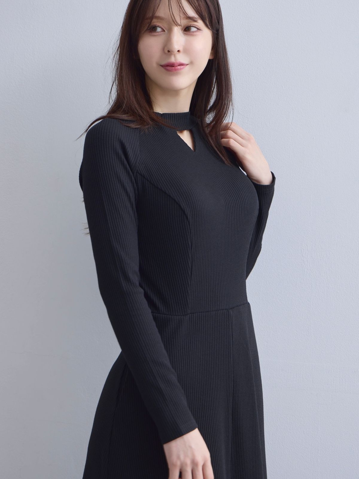 [10/23 22:00発売 期間限定 300円OFF]キーネックリブカットワンピース：ブラック[102サイズ対応]