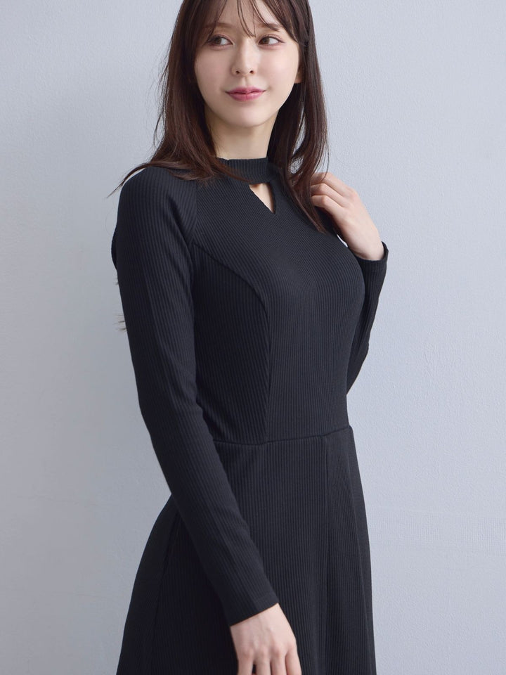 【overE】キーネックリブカットワンピース｜黒【102】 キーネックリブカットワンピース：ブラック│胸が大きな女性のための