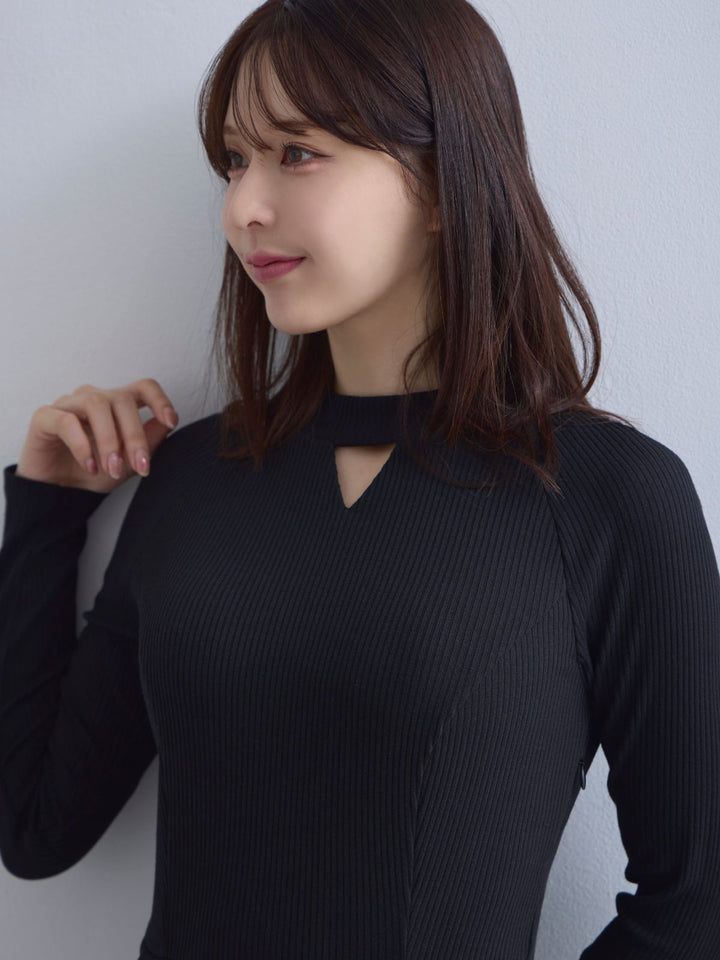 キーネックリブカットワンピース：ブラック│胸が大きな女性のための