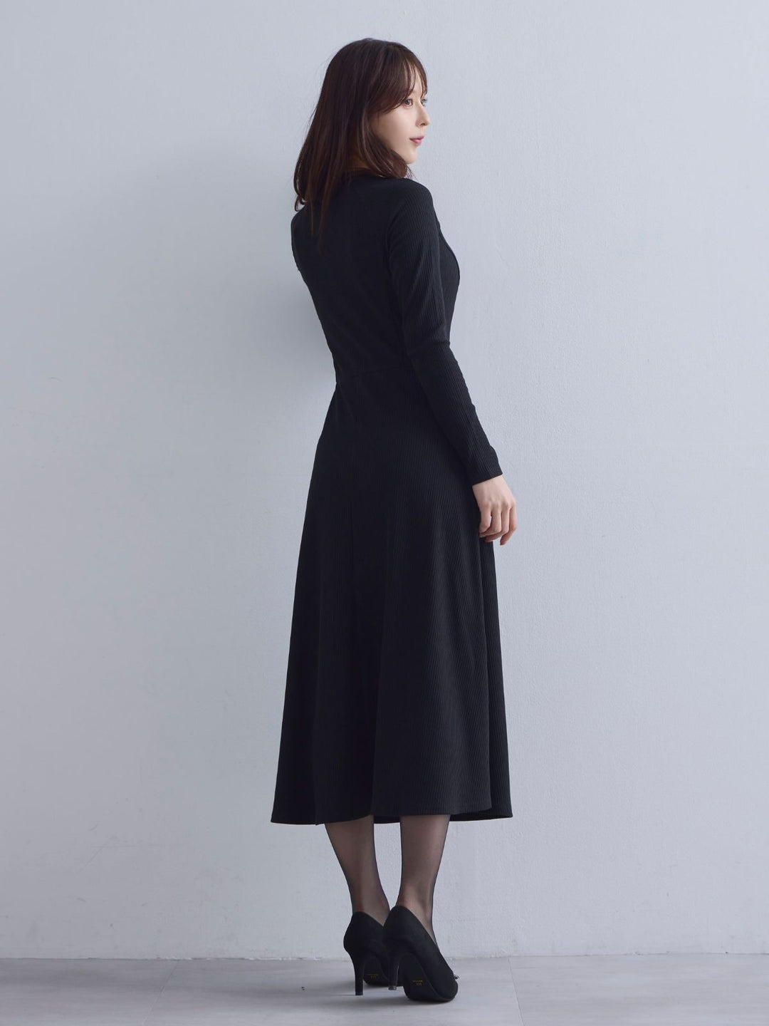 キーネックリブカットワンピース：ブラック│胸が大きな女性のための