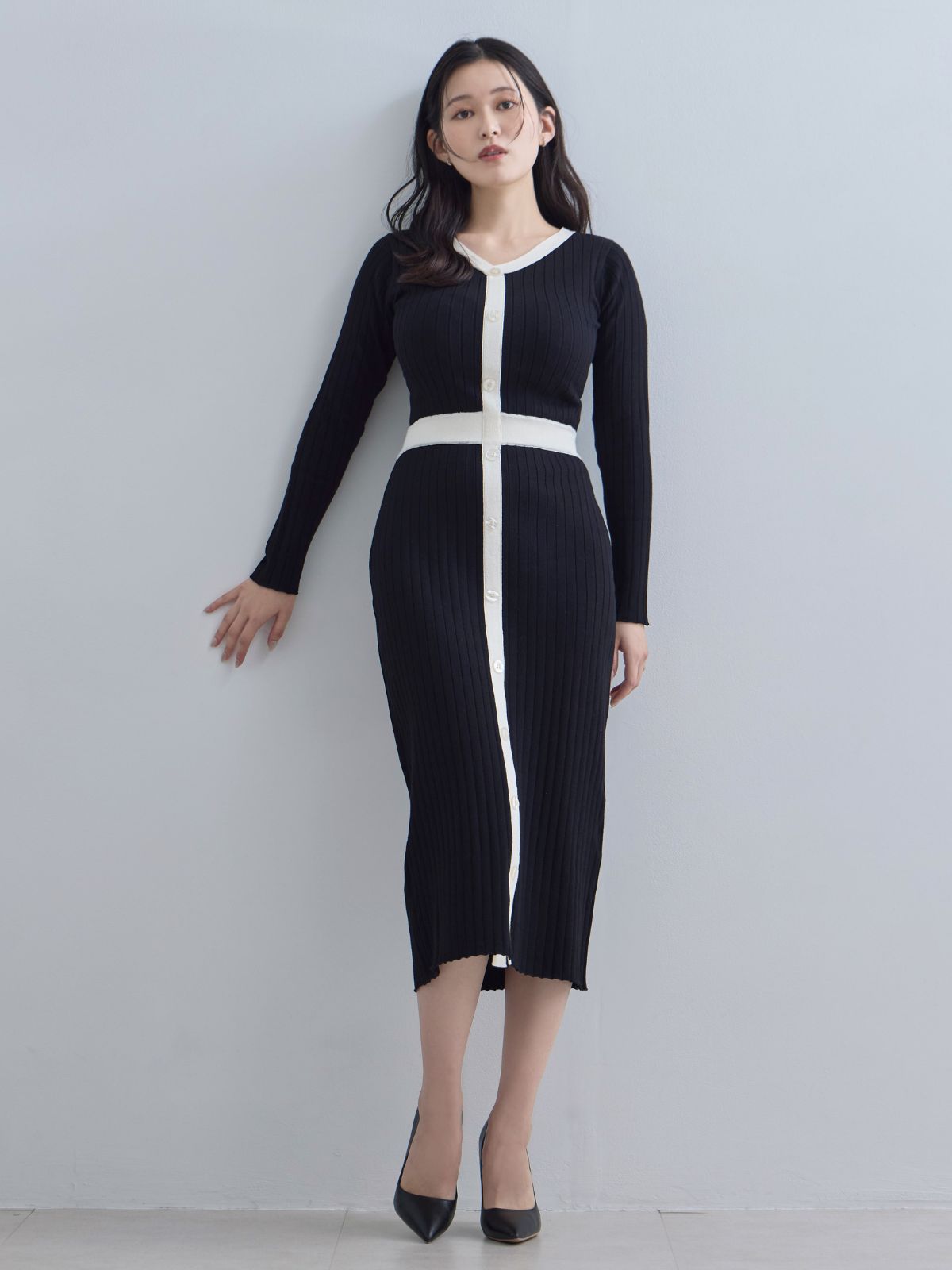 [11/20 22:00発売]タイト風ワイドリブニットワンピース：ブラックバイカラー[102サイズ対応]